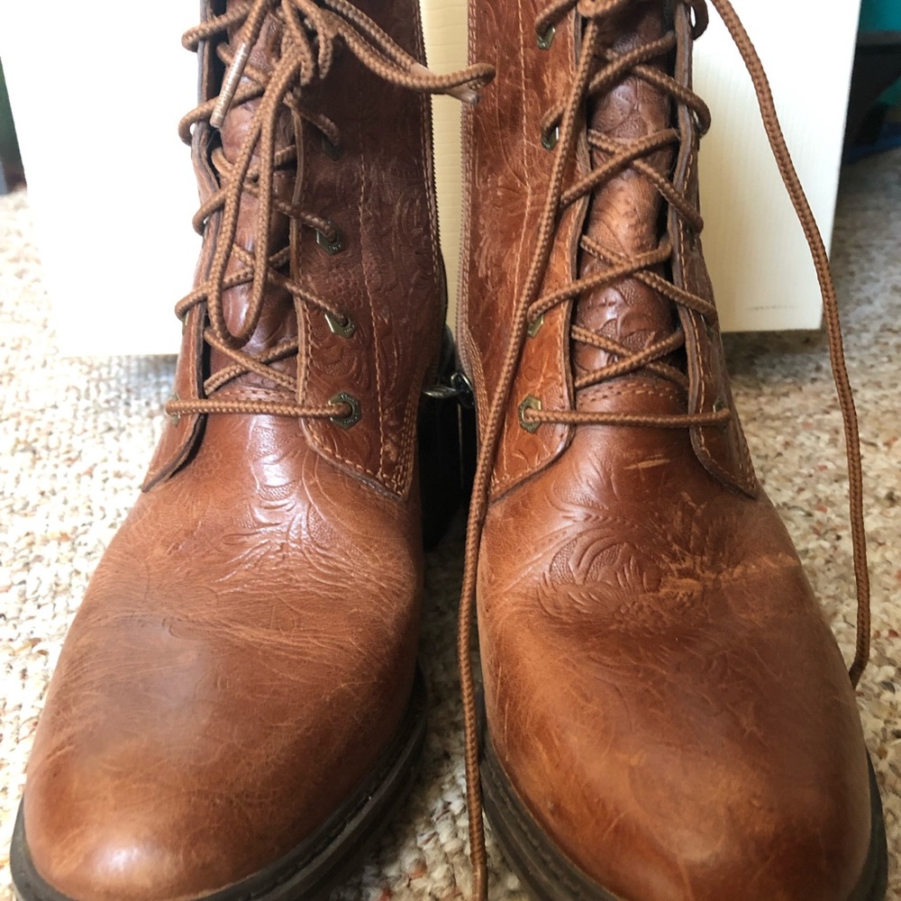 EUC Timberland Boots Size 9.5